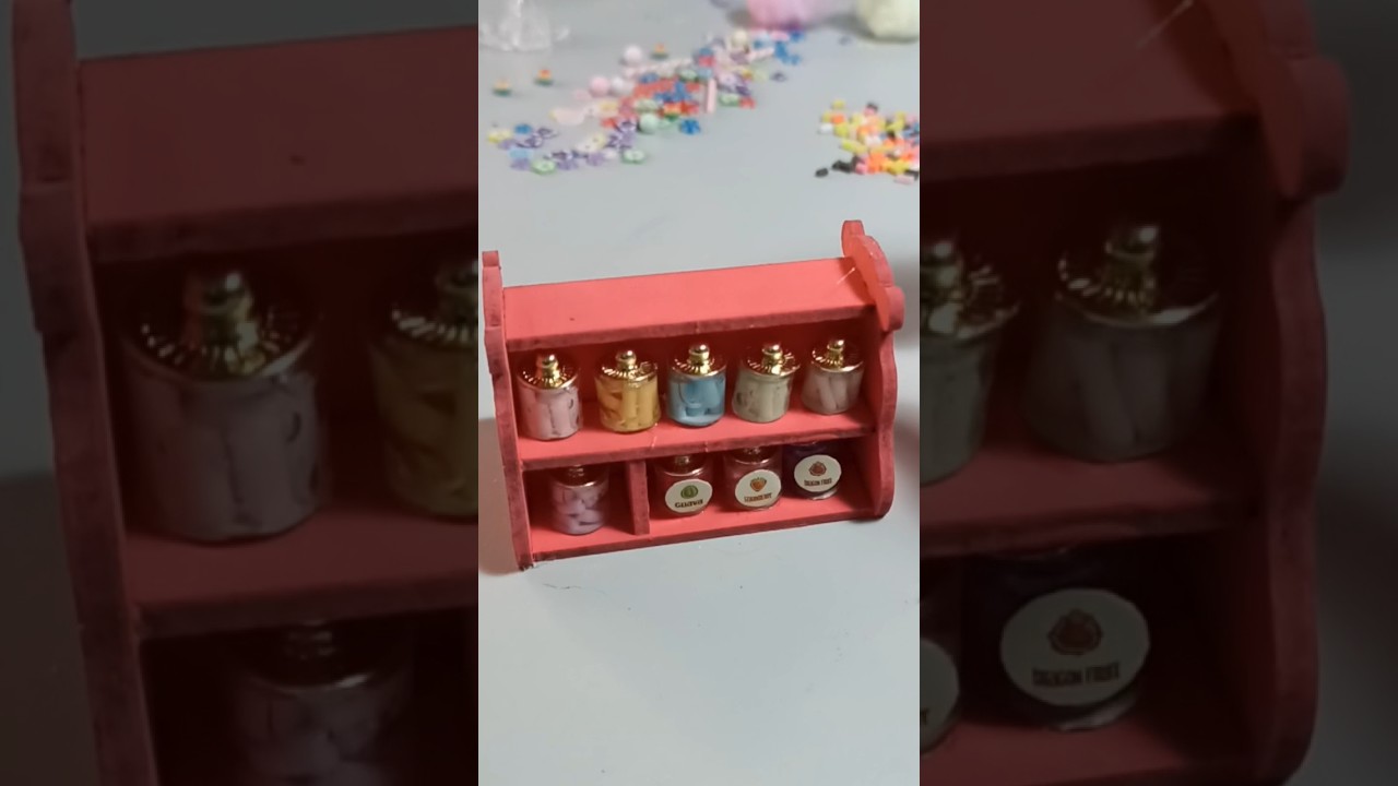 Je monte un meuble de la miniature COTTON CANDY SHOP.